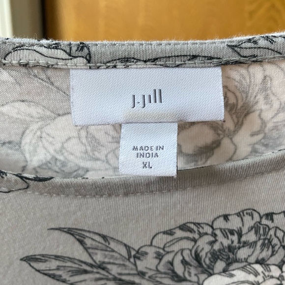 J. Jill Floral Tunic. Size XL. Black, white and grey. - Picture 4 of 6